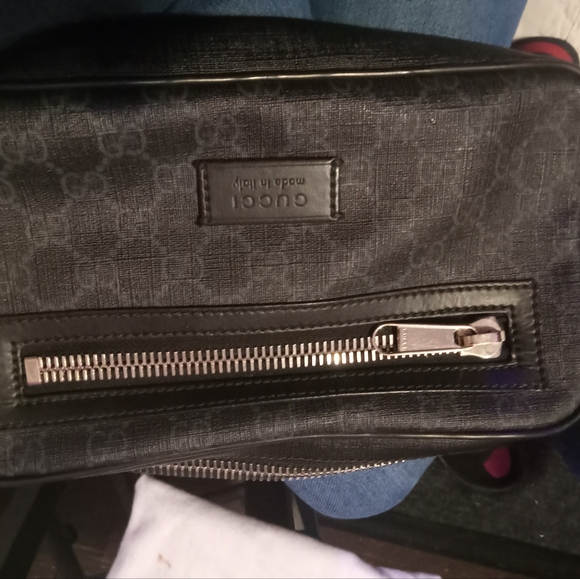 Authentic Gucci side bag - Picture 4 of 4